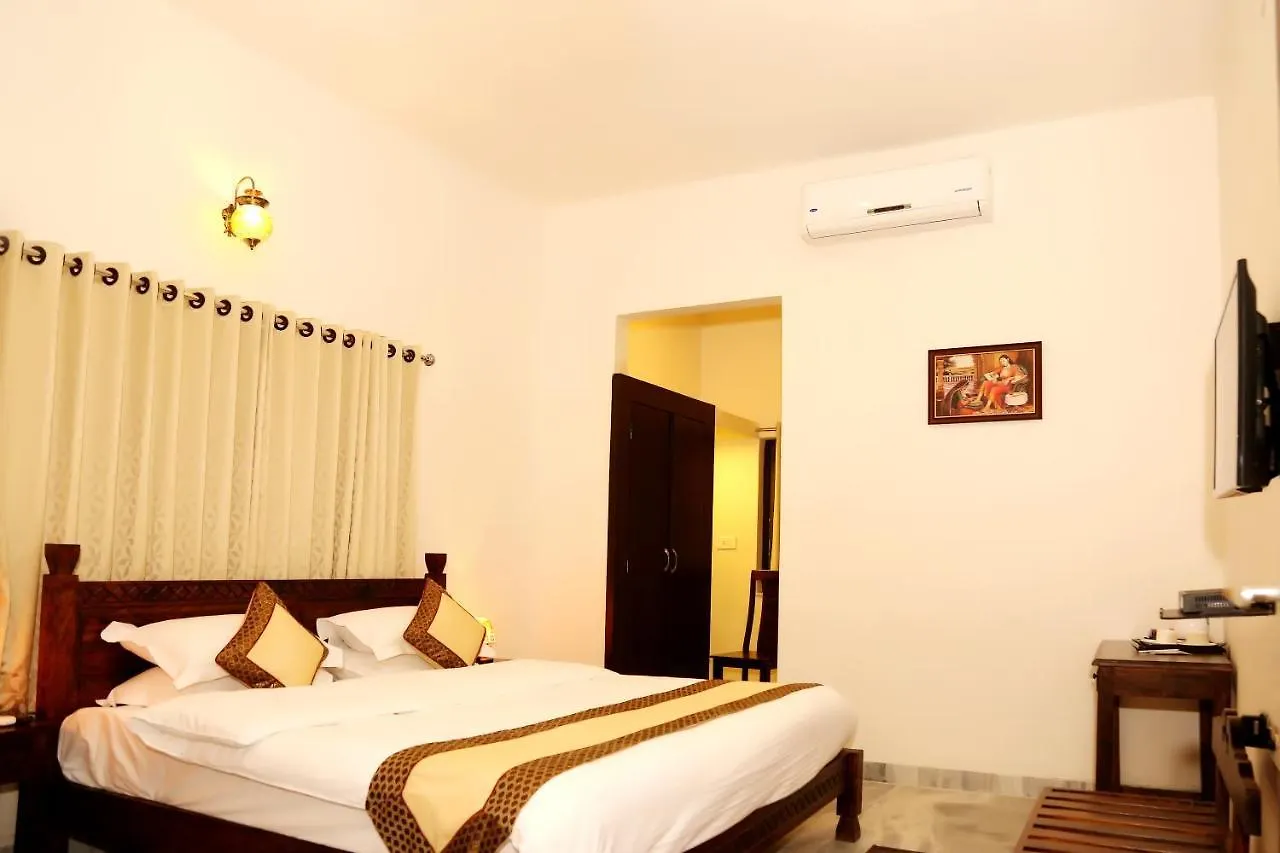 Hotel Atulya Niwas Udaipur 3*,